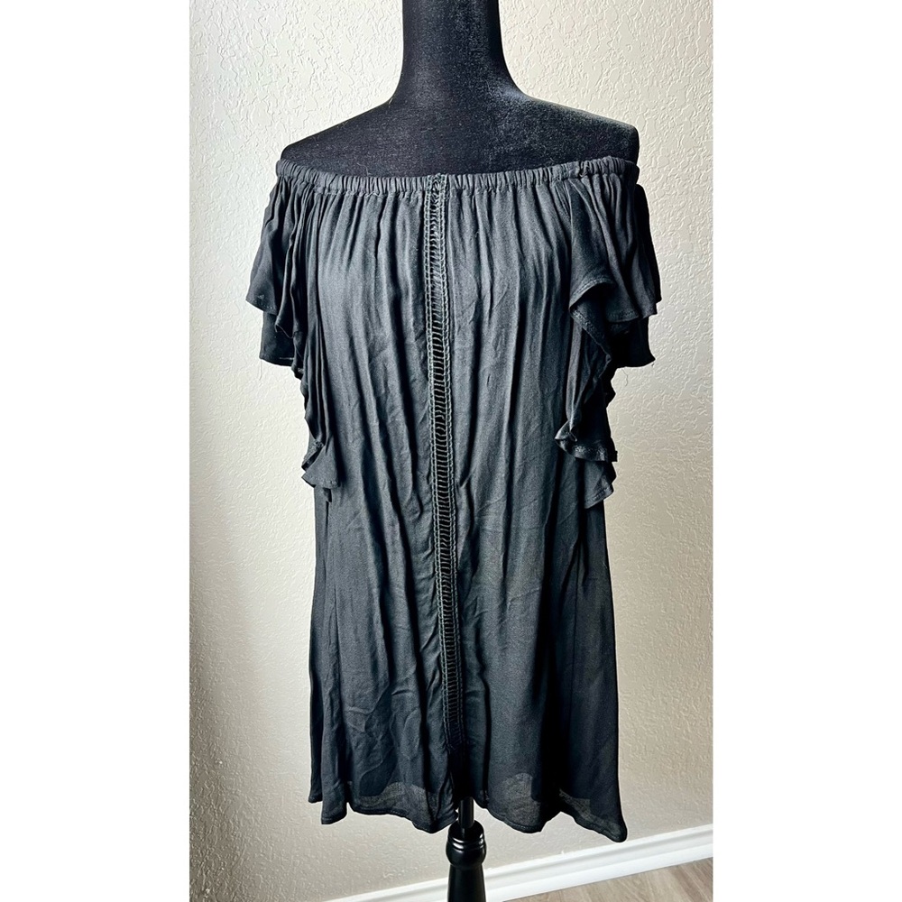 Little back dress with lace detail, very short